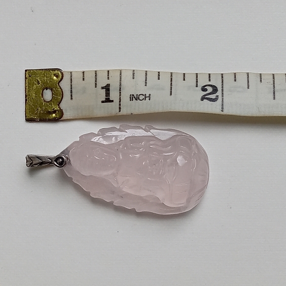 Vintage carved rose quartz pendant - Picture 3 of 7